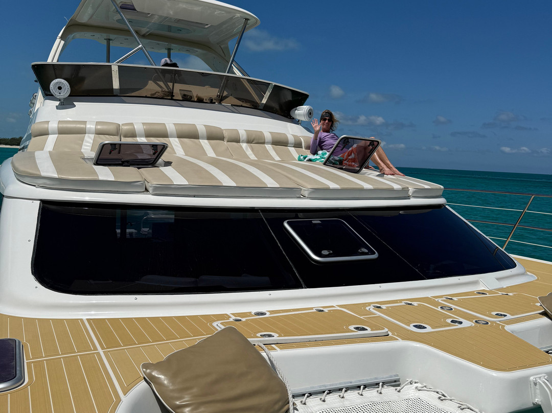 Kenard Cruises-普罗维登西亚莱斯必去景点