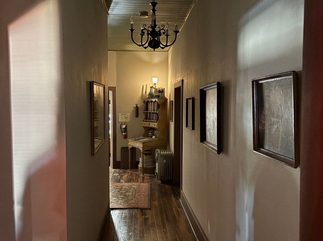 1818梅因大街住宿加早餐酒店主图