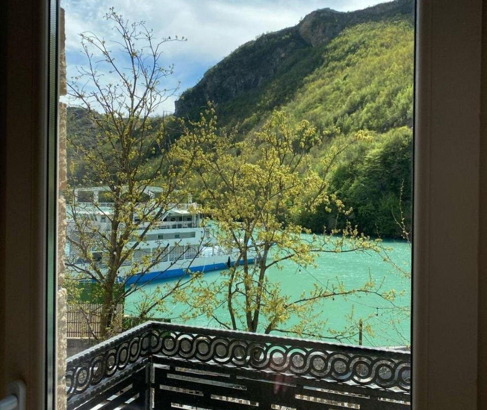 Raja Hotel Fierze