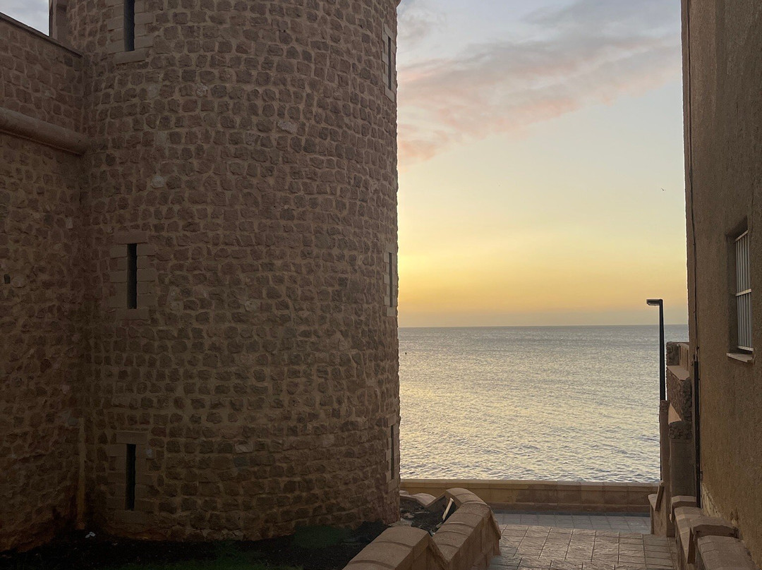 Castillo de Santa Ana-滨海罗克塔斯必去景点