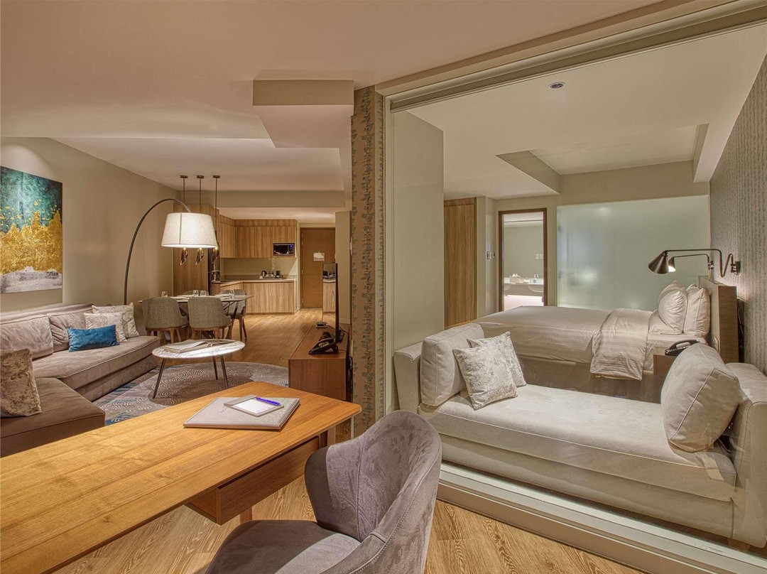 Novotel Suites Manila at Acqua主图