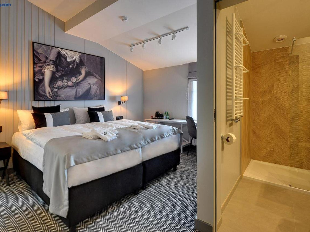 Oak Rooms