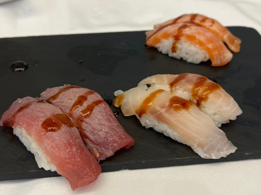 尹朋里亚雷酒店主图