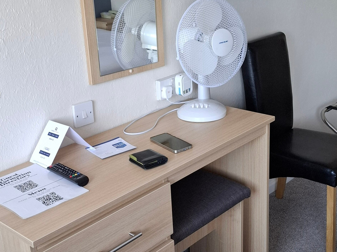 伦勃朗酒店主图