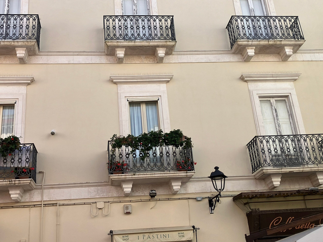 Piazza Vittorio Emanuele II-洛科罗通多必去景点