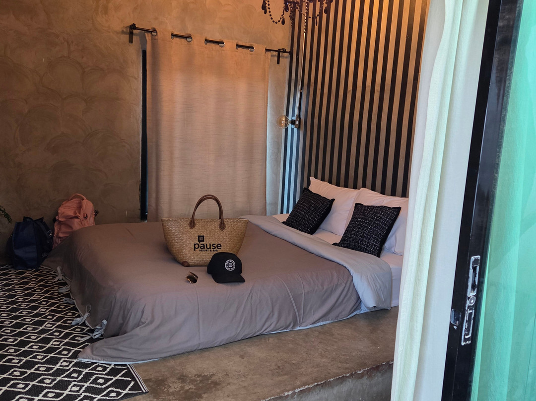 PAUSE度假村和酒吧主图