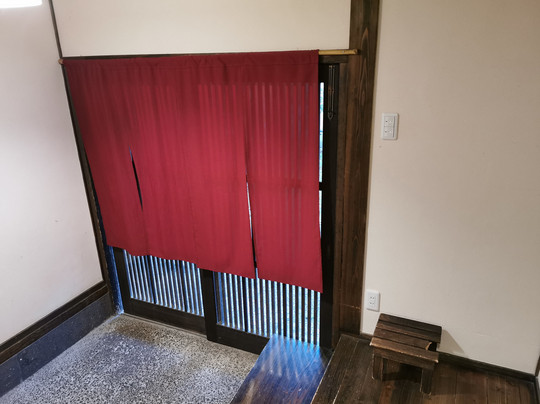 希那文酒店主图