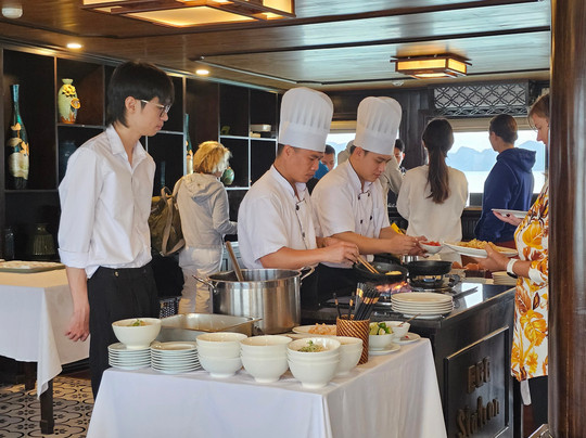 Victory Star Cruise-下龙湾必去景点