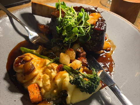 The Dewdrop Inn主图