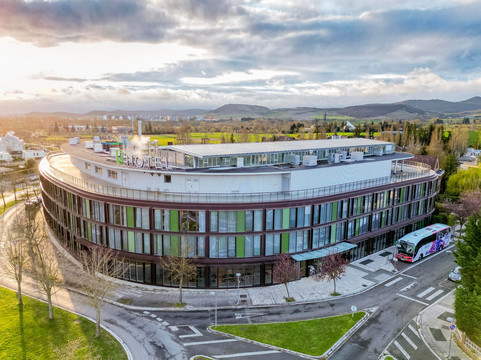 Nanclares de la Oca酒店住宿-Hotel Jardines De Uleta Suites