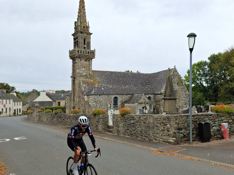 Église Saint-Cadou-Sizun必去景点