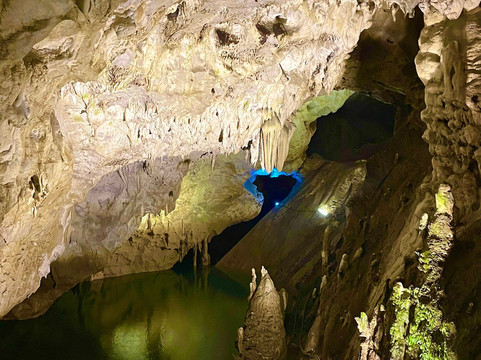 Vrelo Cave-Dolna Matka必去景点