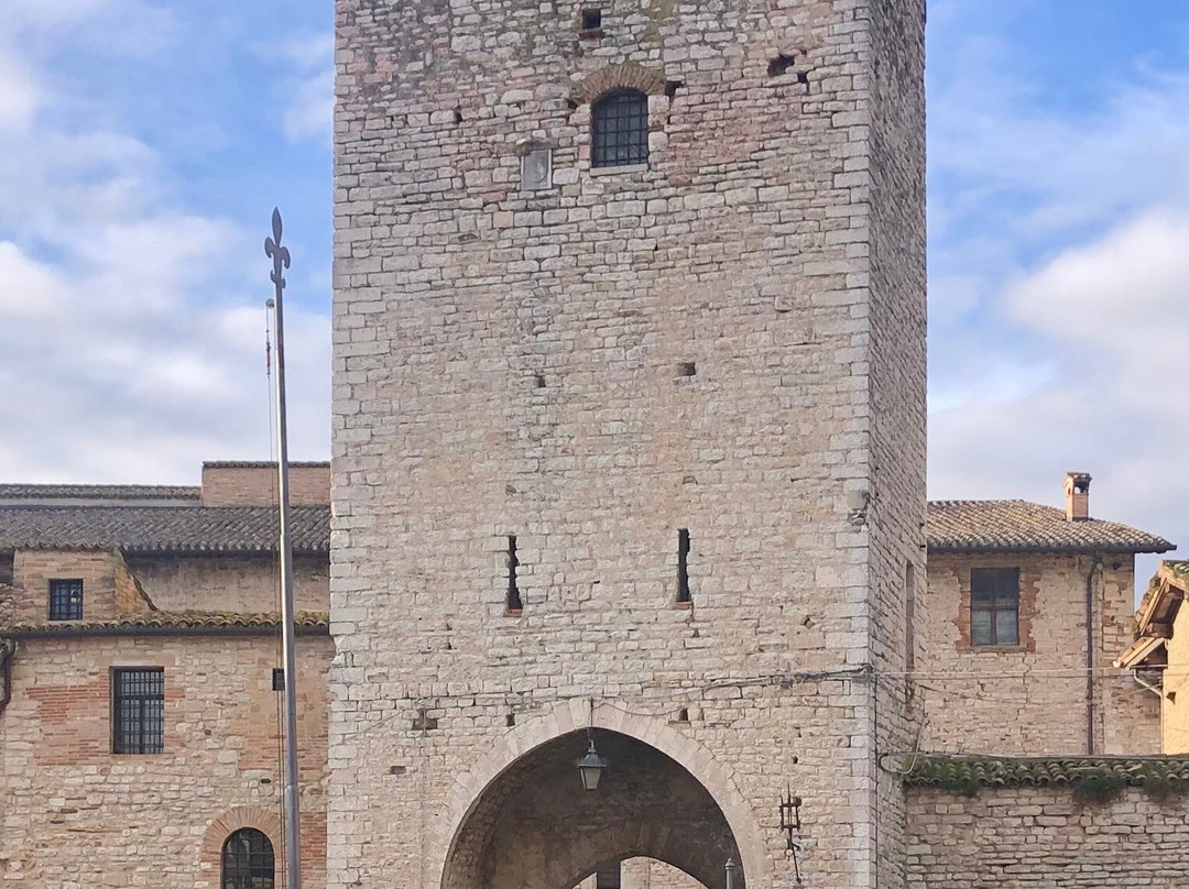 Museo Torre di Porta Romana-古比奥必去景点