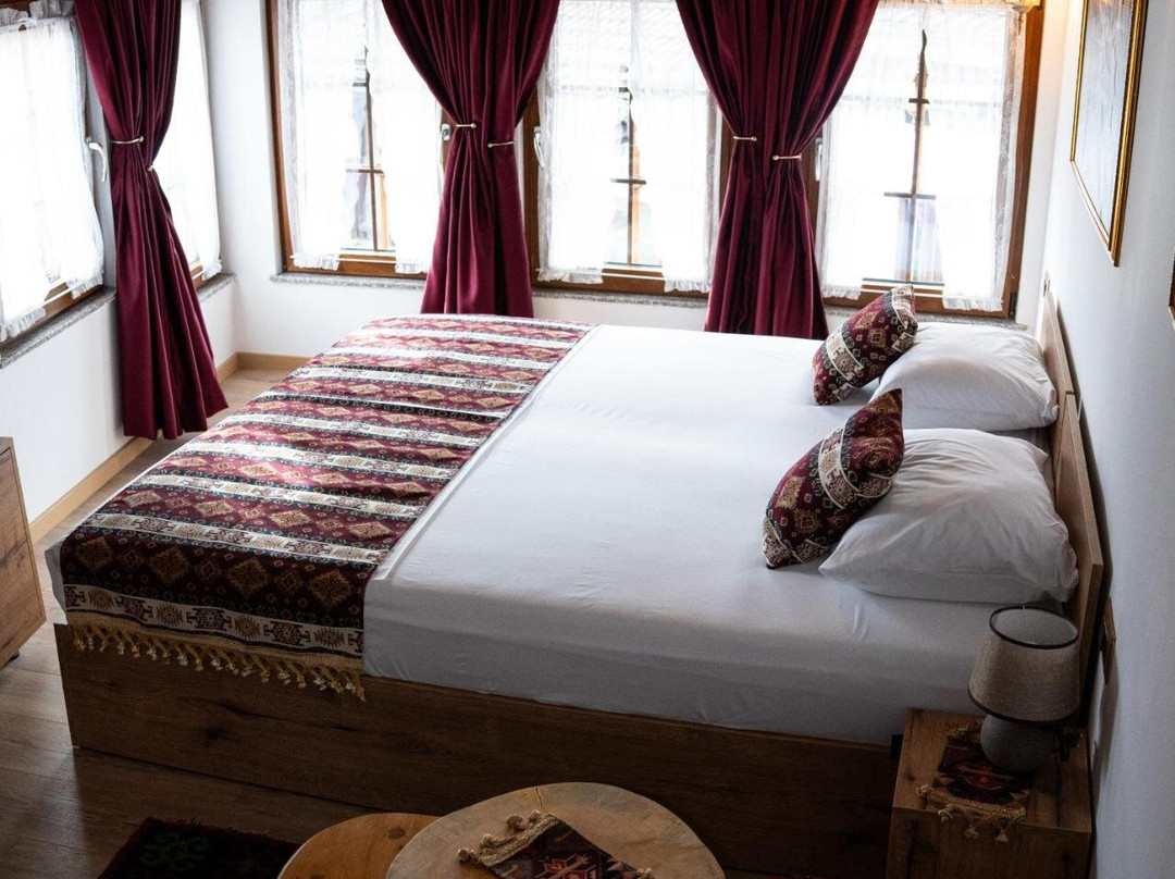 Hotel Ari Old Town