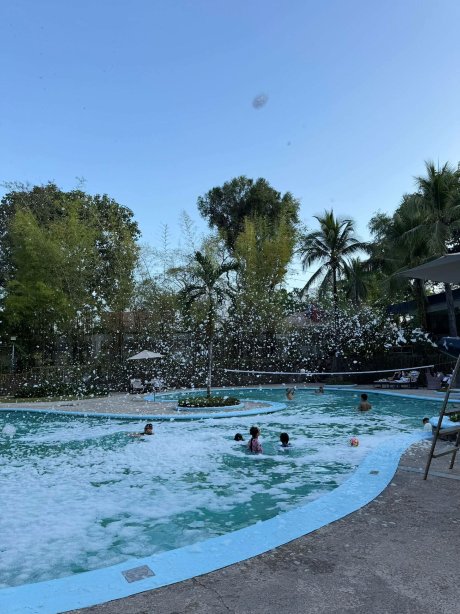 克拉克奎斯特Plus酒店&会议中心-泳池