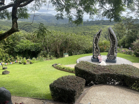 Crystal Castle & Shambhala Gardens-Montecollum必去景点