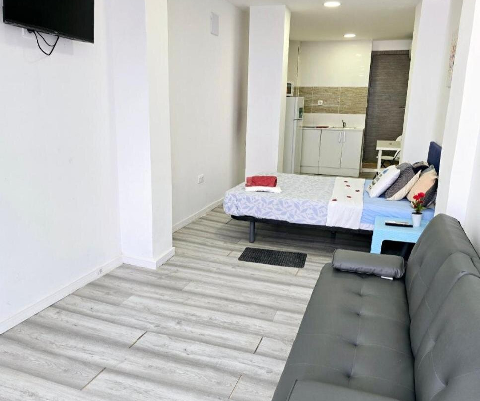 Apartamentos Lindux Airport