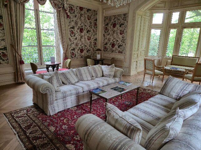 洛泽尔城堡酒店主图