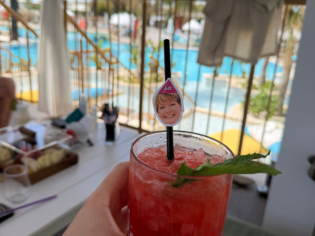 拉若自由酒店主图