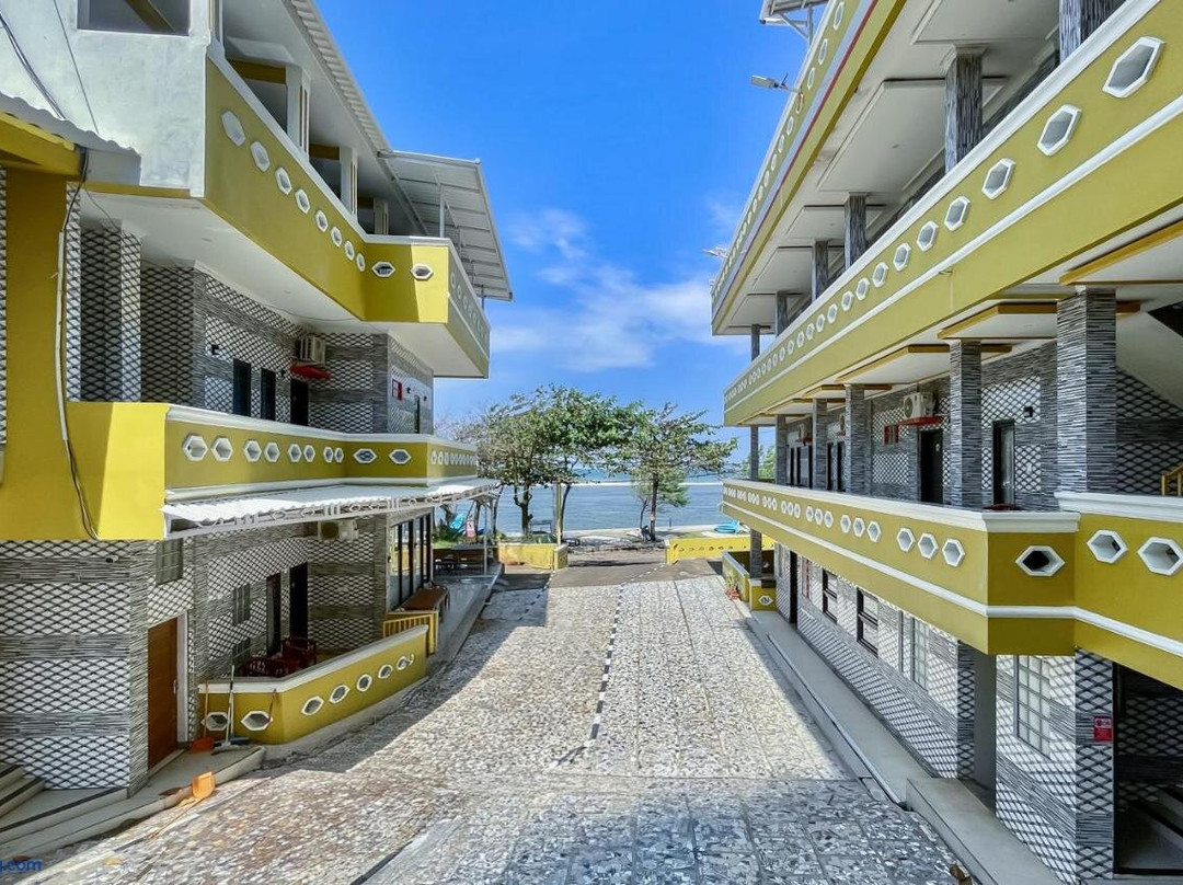 Urbanview Hotel Saikhwan Pantai Sayang Heulang Pameungpeuk Garut by RedDoorz