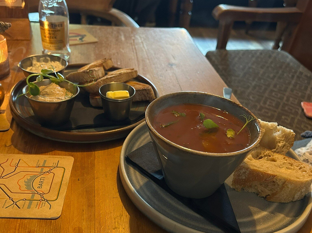The Golden Lion, Newport, Pembrokeshire主图