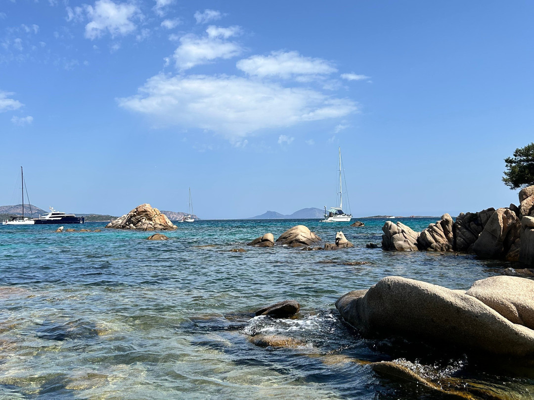 Spiaggia Delle Vacche-Baia Sardinia必去景点
