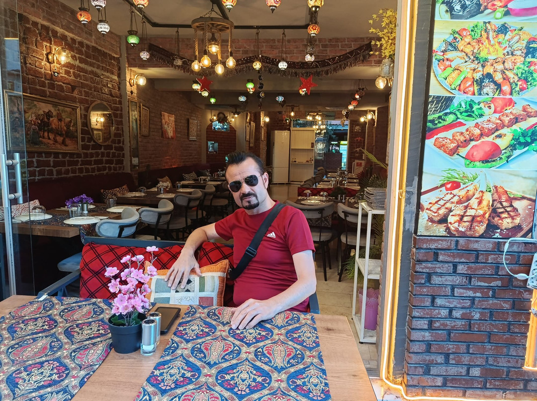 Romanos Restaurant & Cafe
