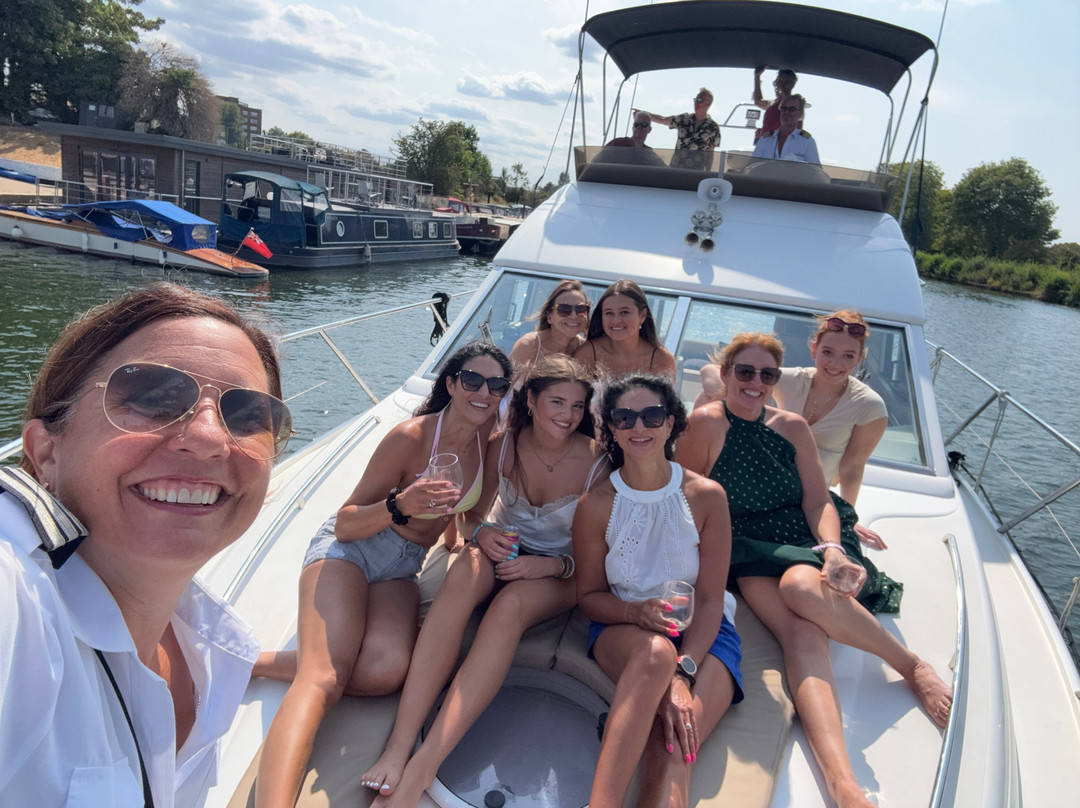 Aquaholics Charters-Thames Ditton必去景点