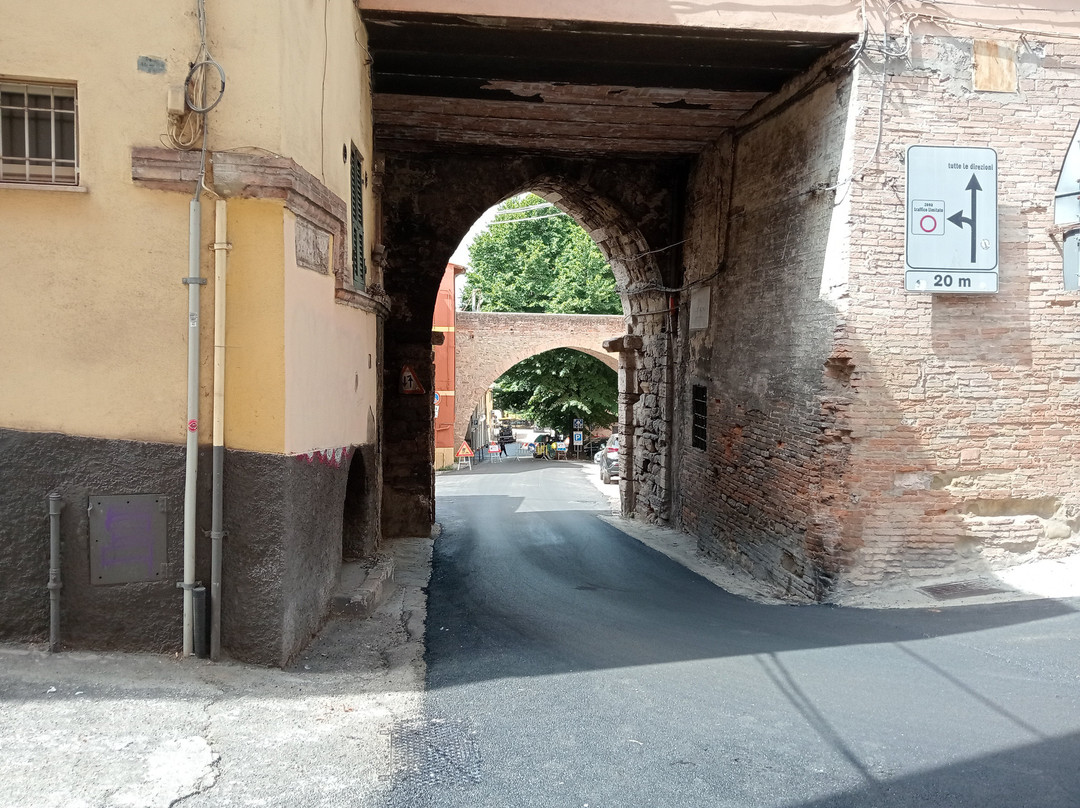 Porta Santa Elisabetta-Ellera必去景点