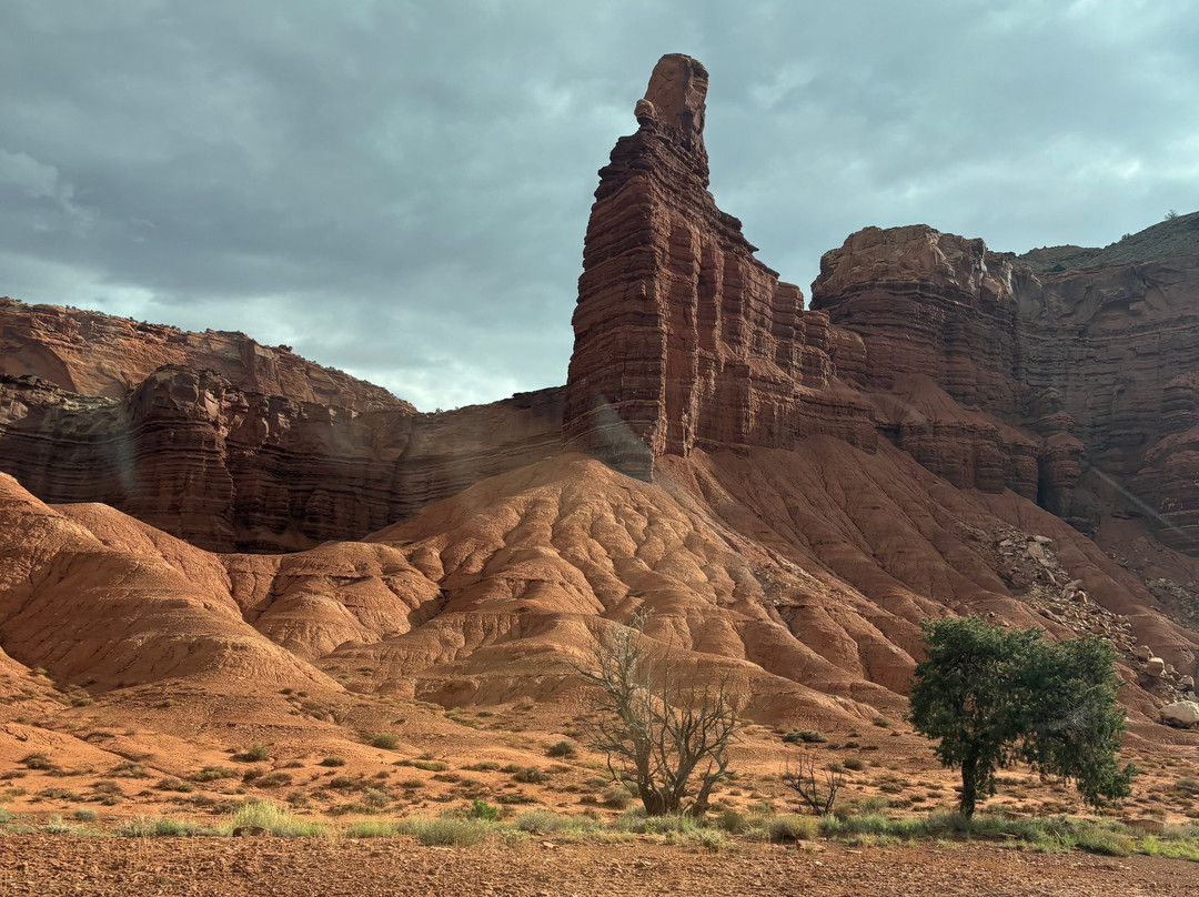 Chimney Rock Trail-圆顶礁国家公园必去景点