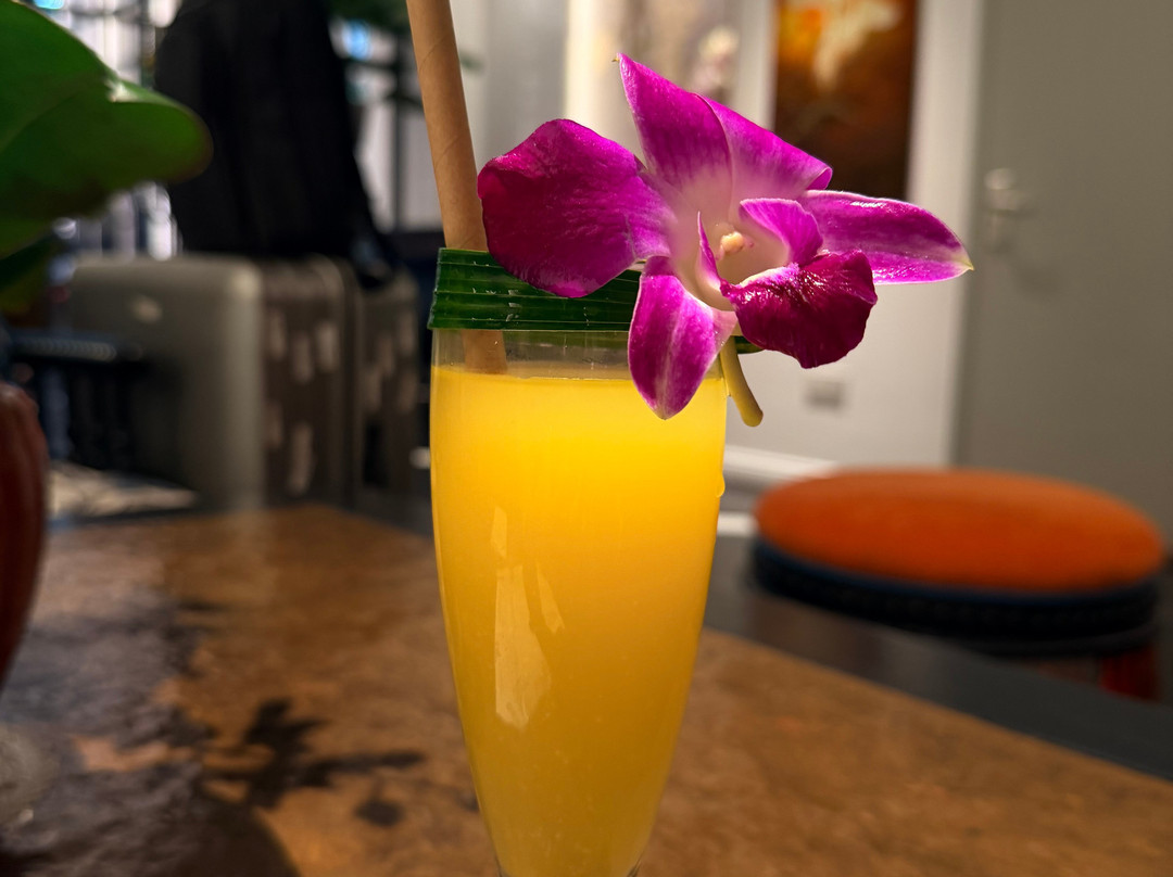 东方翡翠酒店主图
