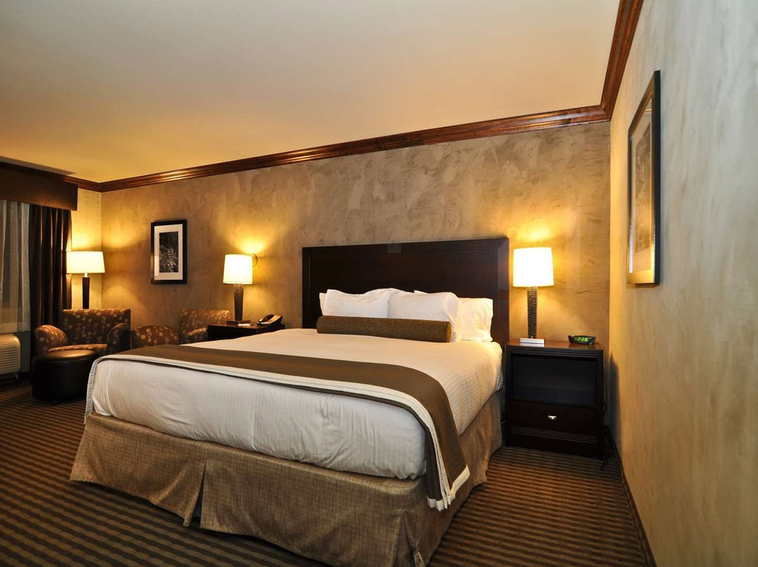 Best Western Plus Raton Hotel主图