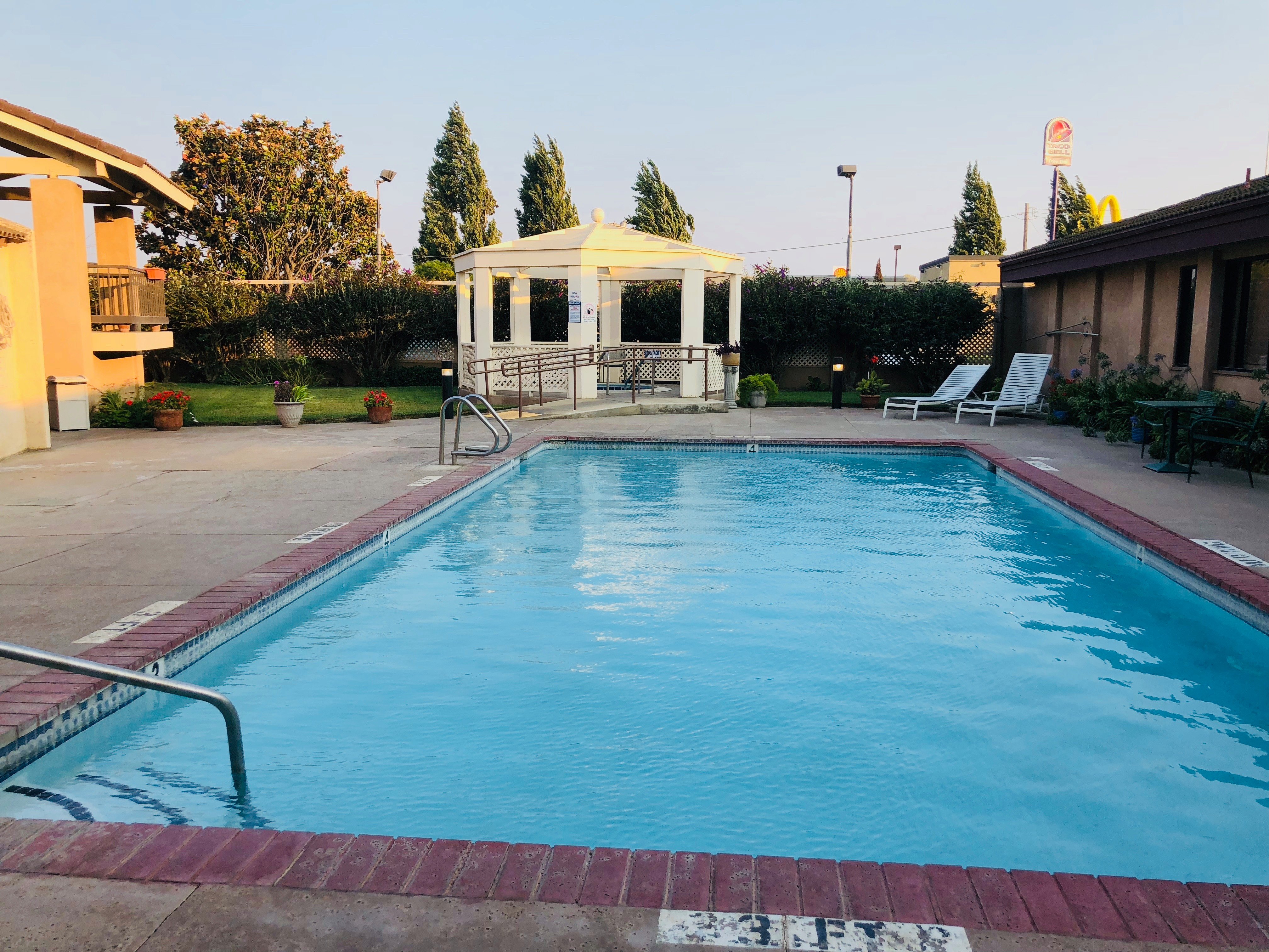 Motel 6 Soledad, CA-泳池
