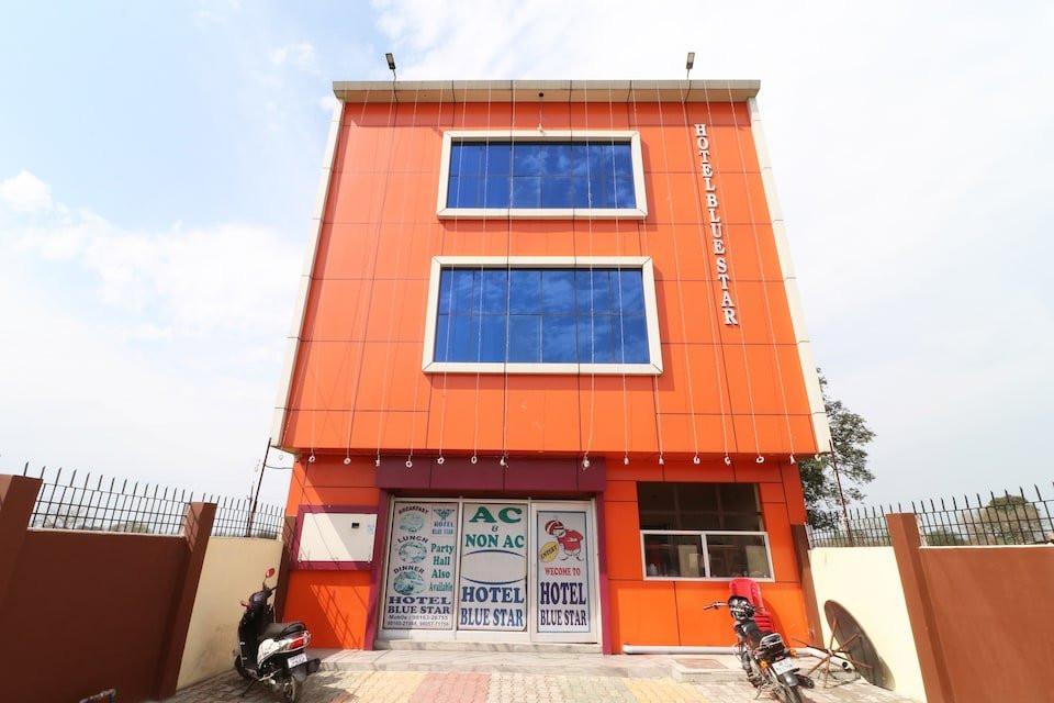 SPOT ON 30256 Hotel Blue Star