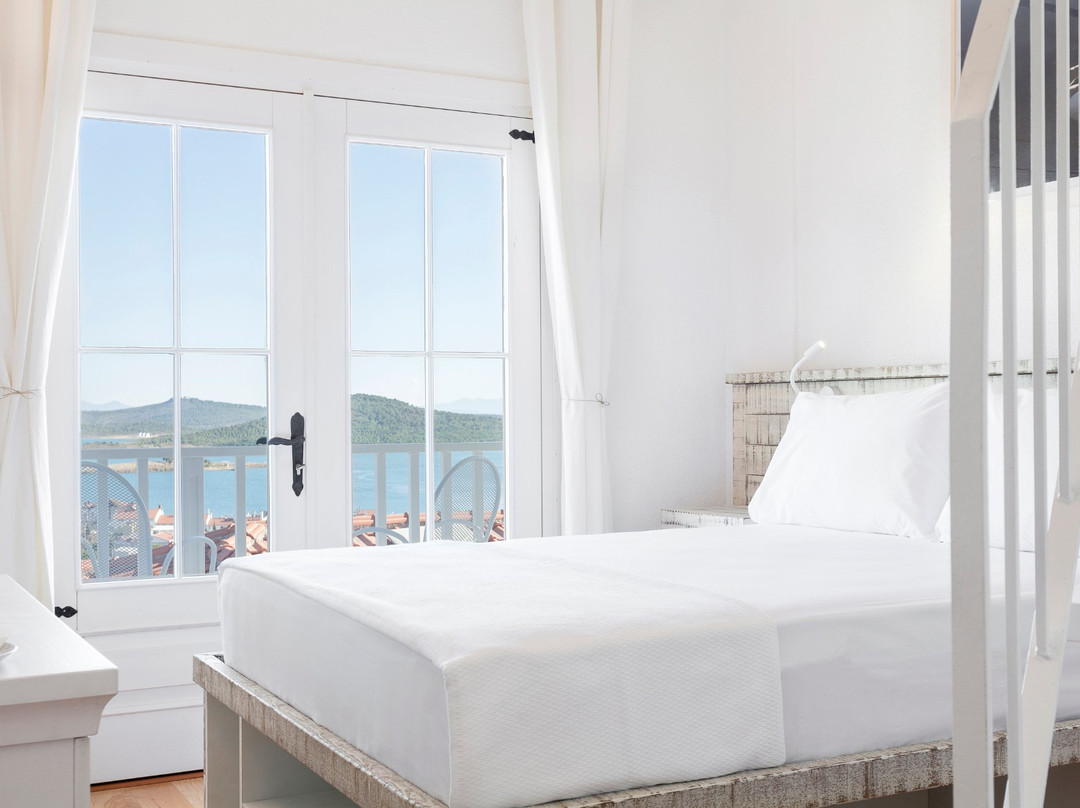 Cunda Pur Beyaz Otel