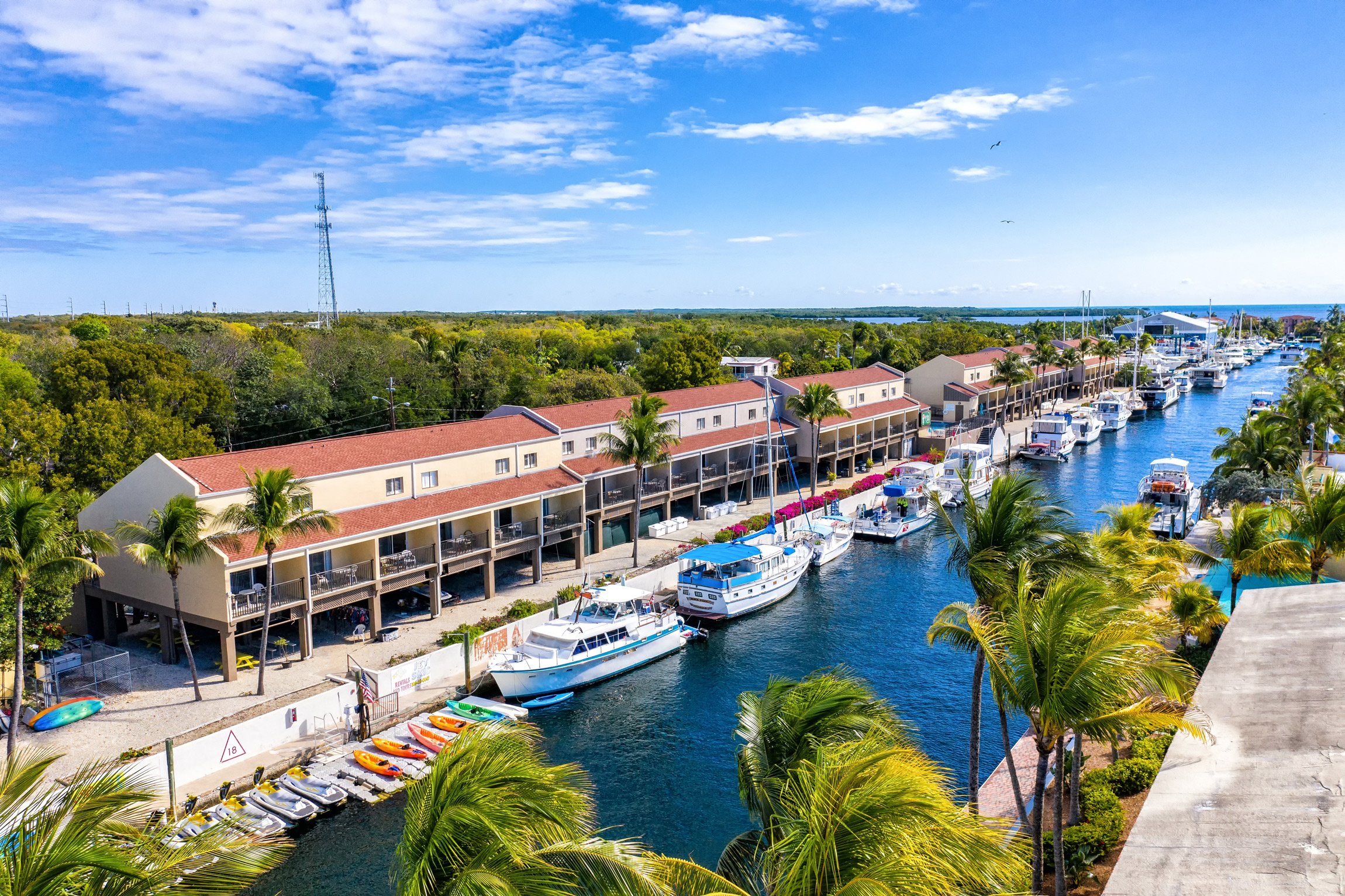Waterside Suites & Marina-官方