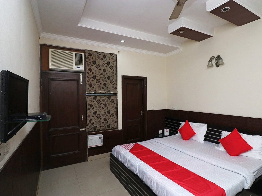OYO 19483 Hotel Abinashi