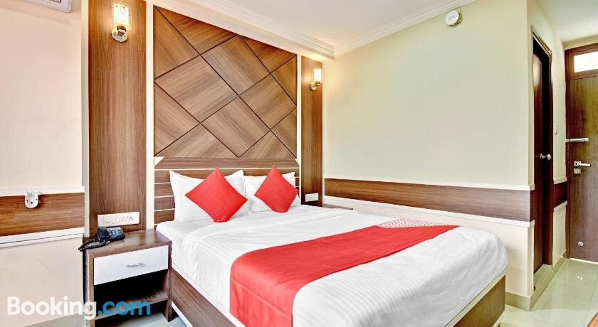 OYO 65819 Hotel Gopi Lodging