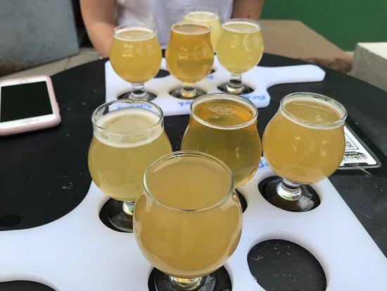 Holidaily Brewing Company-戈尔登必去景点