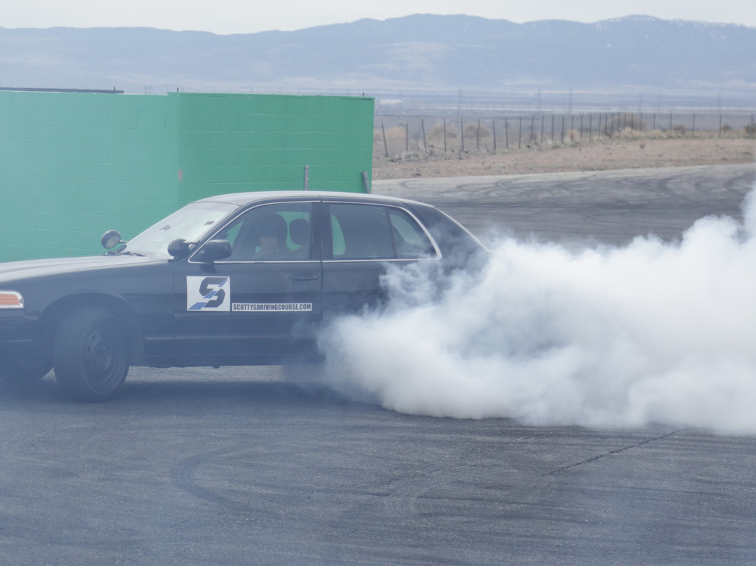 Scottys Stunt And Tactical Driving Course景点图片