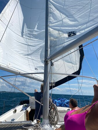 Sailing on Desire景点图片