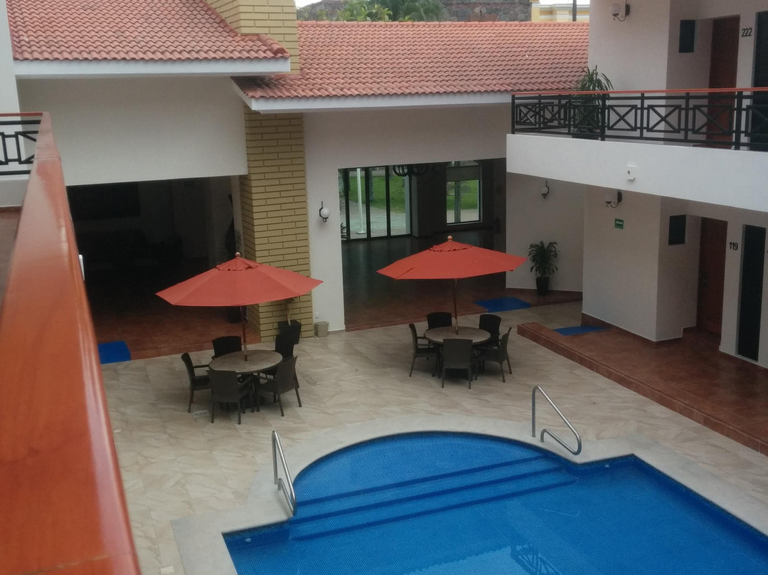 Villa de Alvarez酒店住宿-Concierge Plaza La Villa