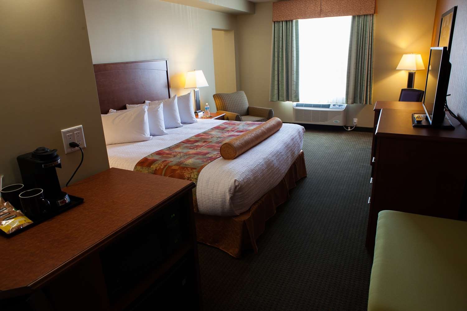 Best Western Plus Service Inn & Suites-官方