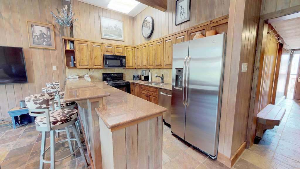 Shadowbrook Condominiums主图