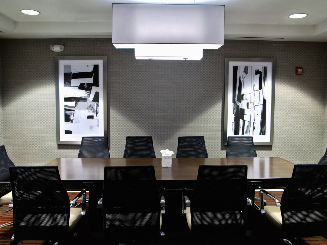 夏洛特机场假日酒店主图