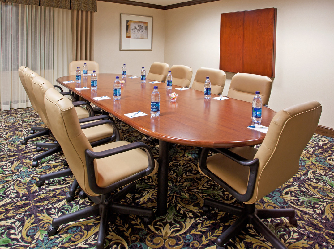 阿克伦斯托凯霍加福尔斯驻桥套房酒店主图