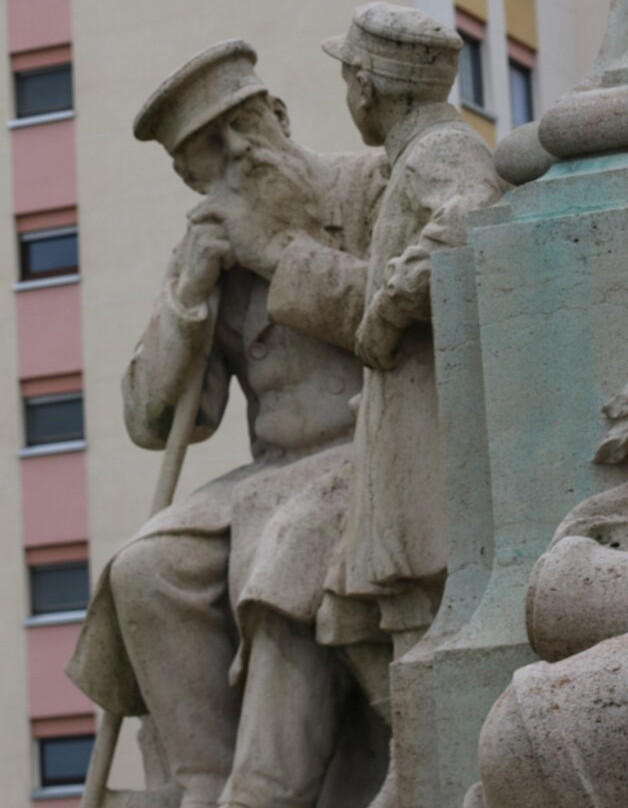 Monument À Henri Schneider景点图片