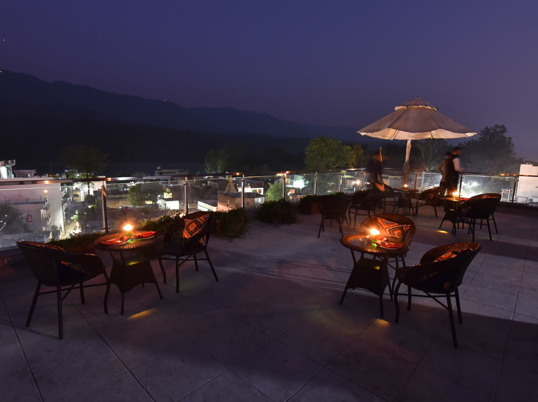 Holywater Hotel By Ganga Kinare主图