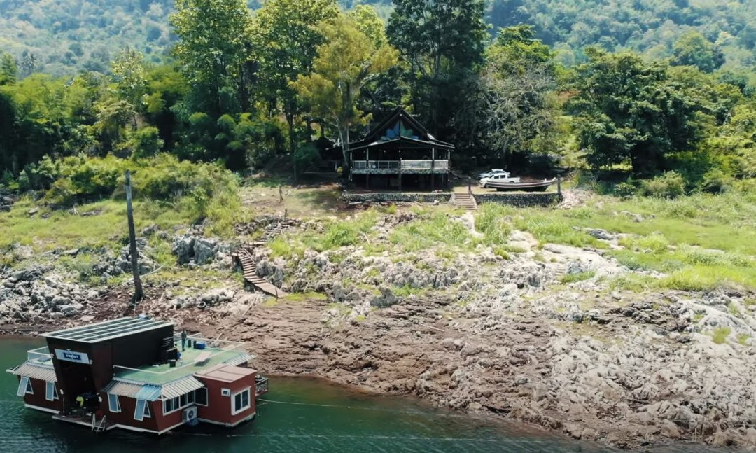 Floating House Suriya