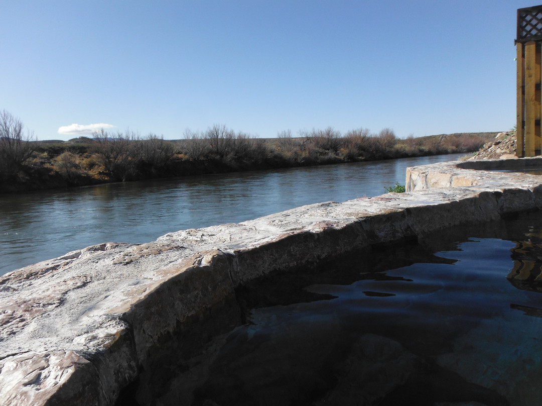 Riverbend Hot Springs主图